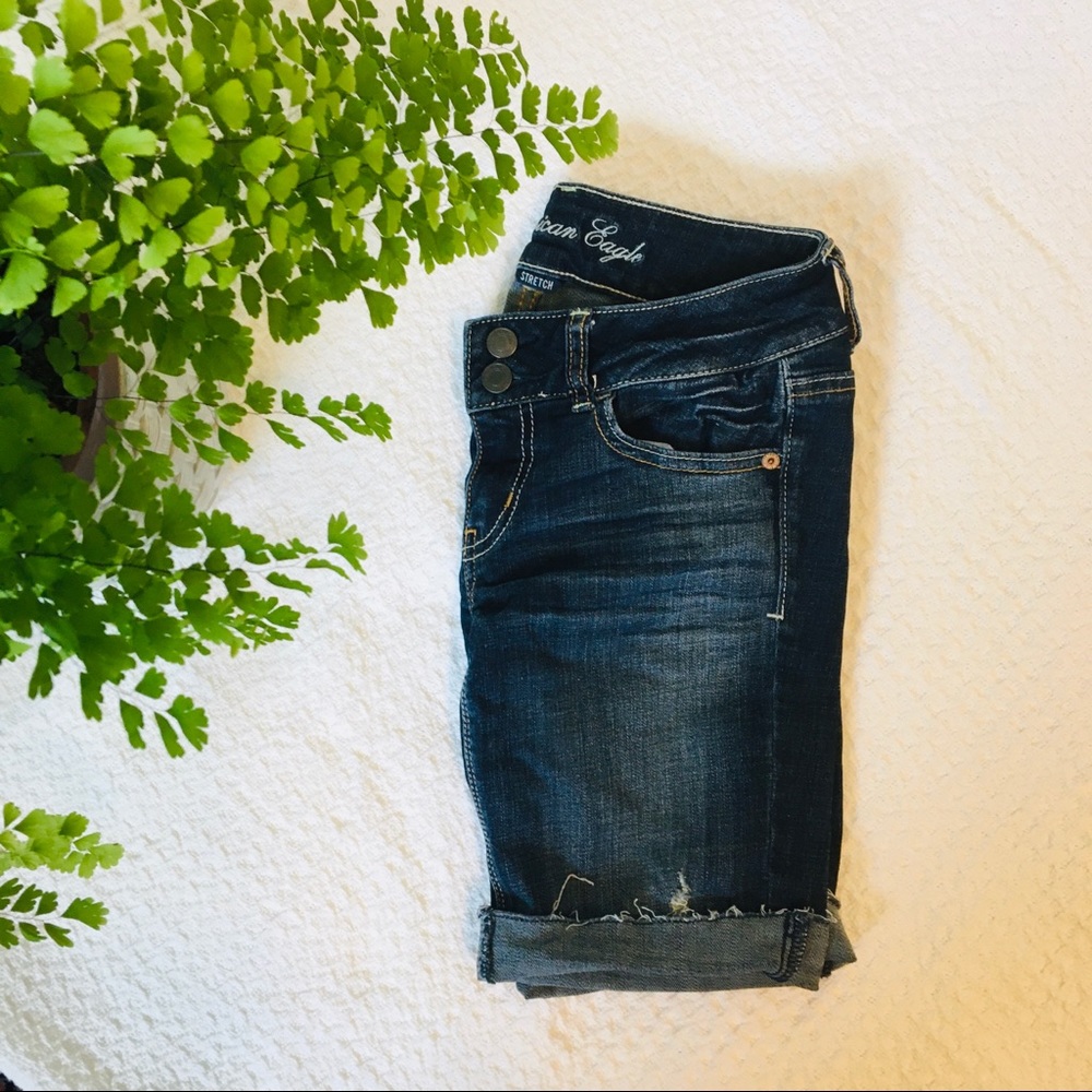 American Eagle artist cut jean shorts